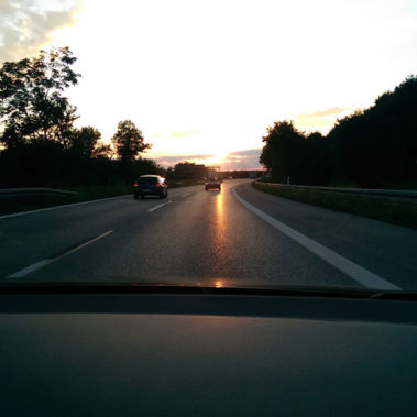 Dämmerung-auf-der-Autobahn