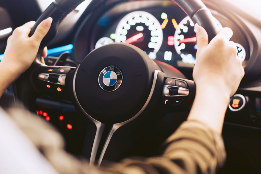 Volle-Konzentration-im-Straßenverkehr