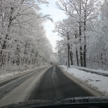 bei-Schnee-im-Straßenverkehr